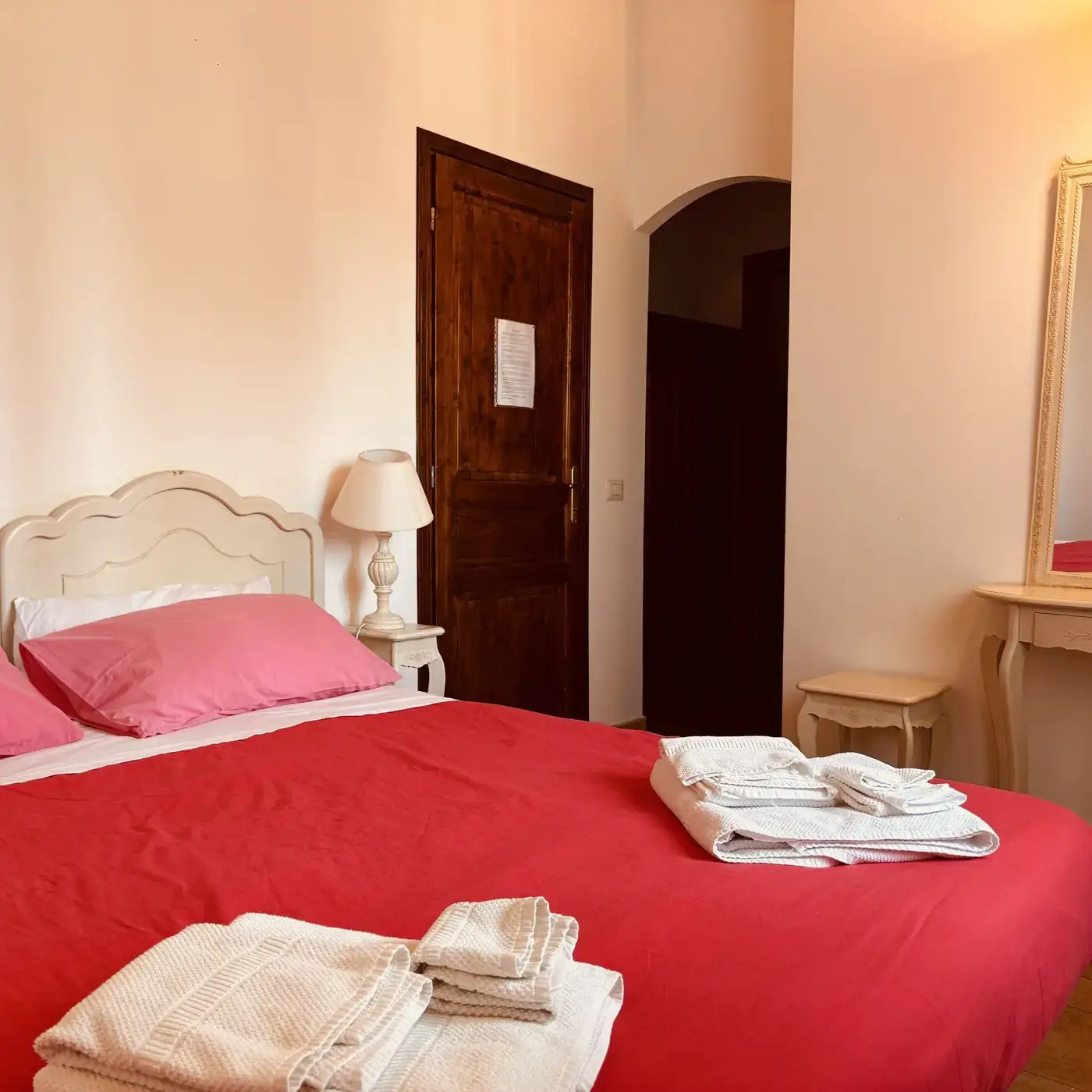 Camera matrimoniale con anticamera e ingresso al bagno privato